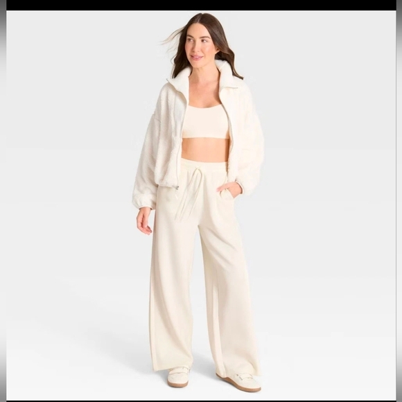 All In Motion Women's Airy Sleek Wide Leg Sweatpants, L - Cream - Picture 3 of 7